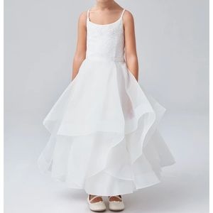 Brand new little girls flower girls dress💕